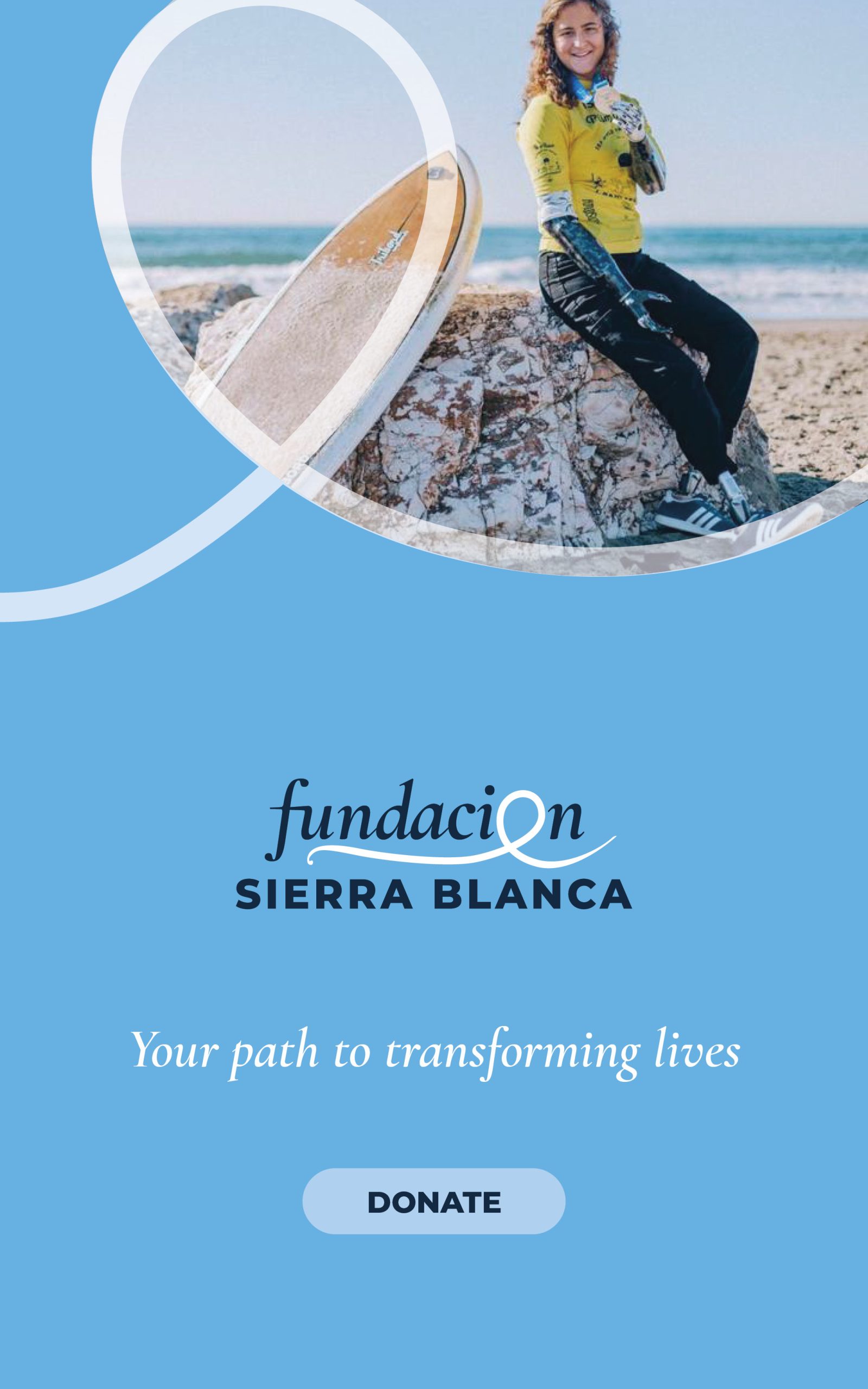Established at the end of 2022, the Sierra Blanca Foundation was created with the aim of giving substance to the vocation for corporate social responsibility that Sierra Blanca Estates has traditionally developed by participating as an active member in support of solidarity and promotion projects in the region. An initiative that puts the finishing touch to the active social participation and philanthropic spirit of its managers, the couple formed by Pedro and Nidia Rodríguez.