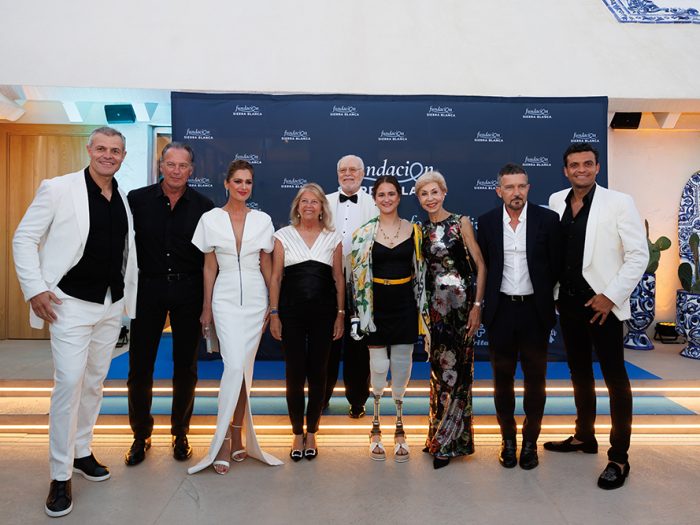 The Sierra Blanca Foundation brings together a total of 400 guests and raises more than 350,000 euros for various organisations in Malaga at its first charity gala.Antonio Banderas, Sarah Almagro, Bertín Osborne, Mar Saura, and the Mayoress of Marbella: Ángeles Muñoz, together with the trustees of the Foundation: Pedro Rodriguez, Nidia Rodríguez and Carlos Rodríguez.