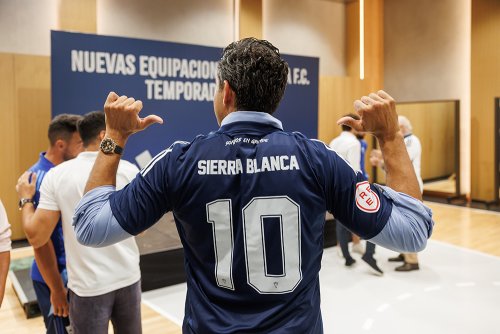 Sierra Blanca Estates como nuevo main Sponsor del Marbella FC. El Marbella Fútbol Club presentó hoy a su nuevo main sponsor Sierra Blanca Estates en el exclusivo Epic Marbella Sport Center.